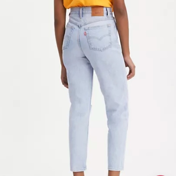 Levi’s Premium Mom Jeans Size 26 Light Wash - Picture 1 of 11